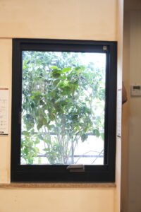 SLIT WINDOW TOSTEM